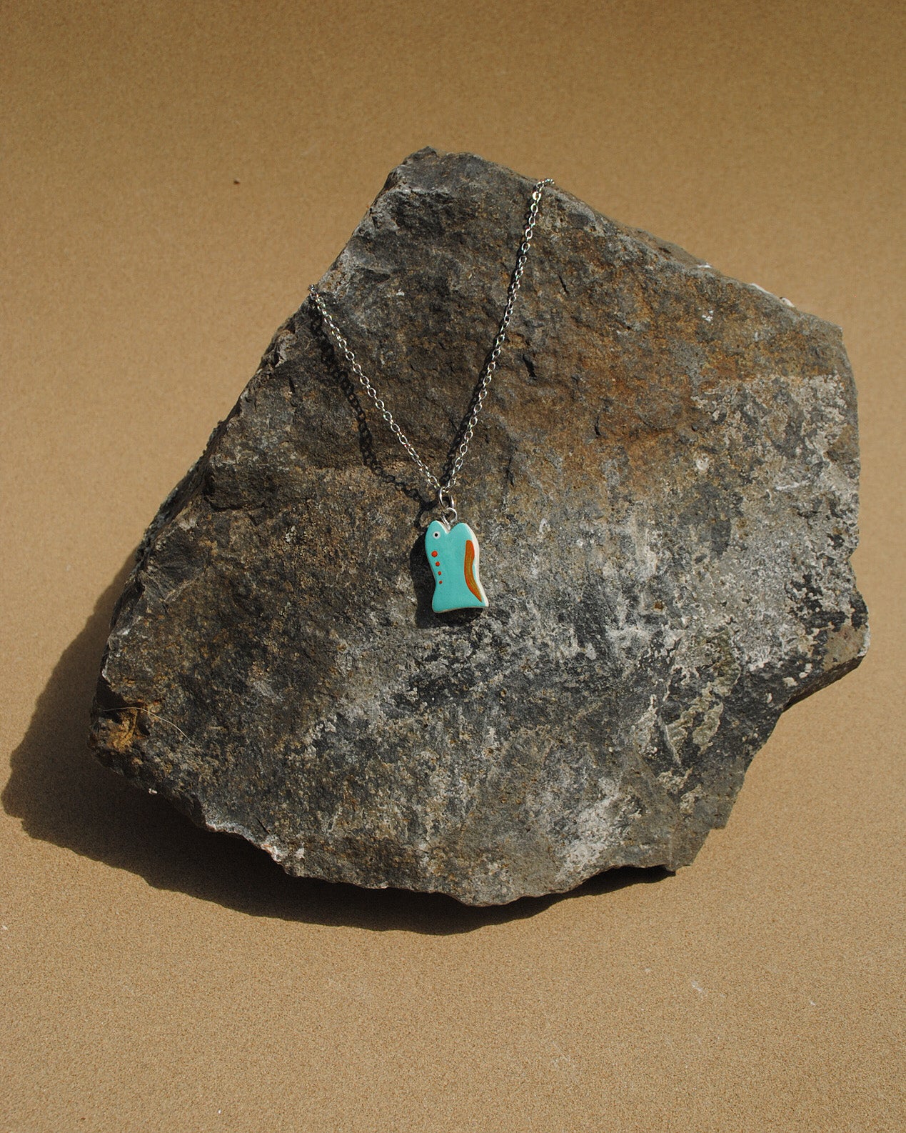 #044 Türkiz-narancs hal