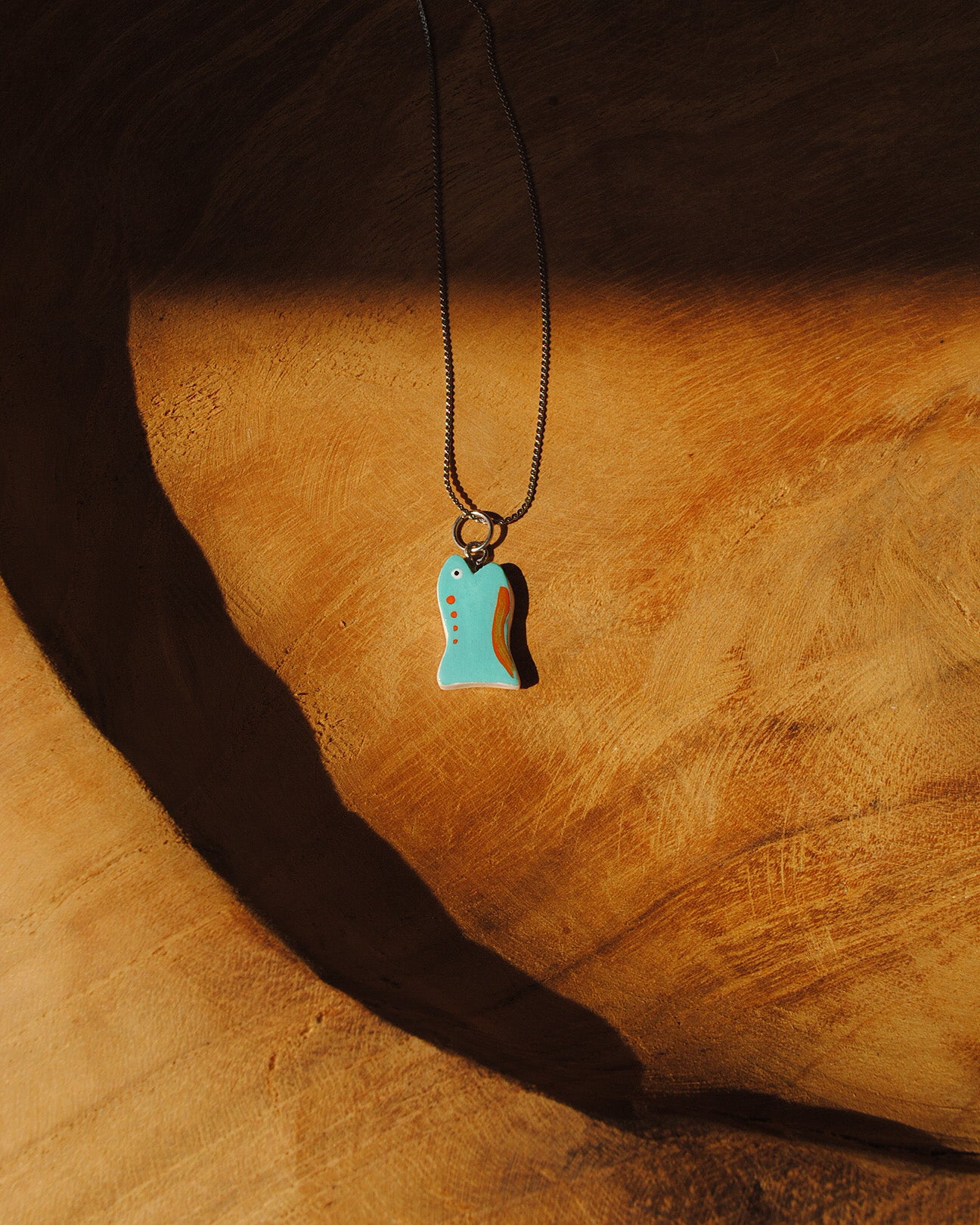 #044 Türkiz-narancs hal